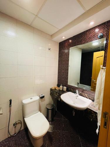 Studio in Dubai Marina walking JBR Beach & Cruise - image 7