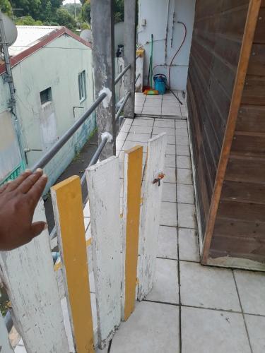 Studio confortable à Les Abymes, 12m², balcon agréable (Studio confortable a Les Abymes, 12m², balcon agreable) in Les Abymes