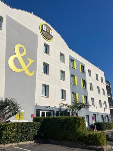 . B&B HOTEL Creil Chantilly
