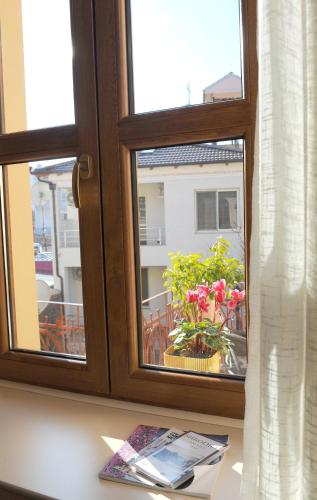 Double or Twin Room with Garden View image 1
