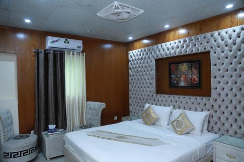 Hotel palm east lahore - image 8