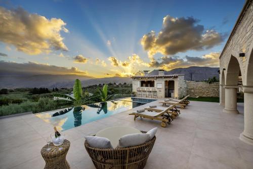 Elegant Villa with Pool & Views