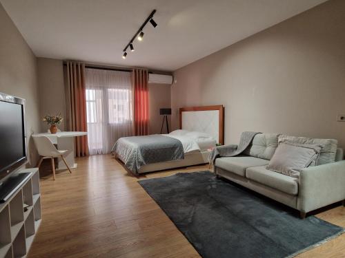 Cozy retreat in the heart of Bllok, Tirana (foto 10)