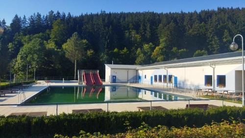 水上樂園, Apartmánový dům Karolinka (Apartmanovy dum Karolinka) in 卡羅連卡