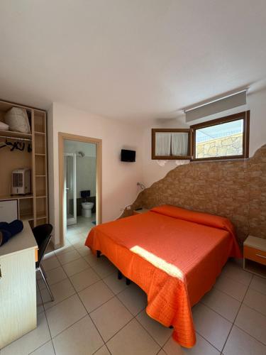 2 twin beds