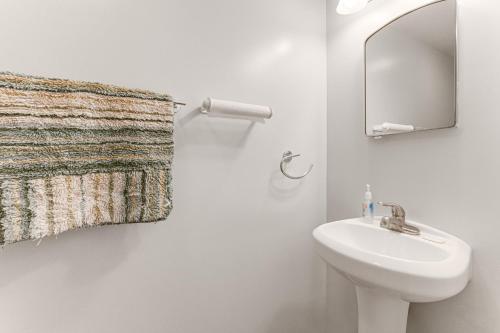 Dock, Beach, Views Rustic Green Lake Cottage