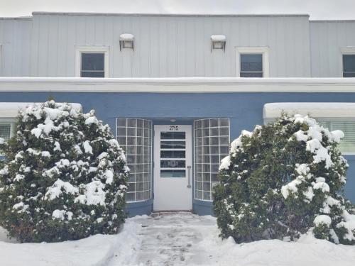 Exterior view, Mid-century Vintage Apartment in Hibbing (MN)