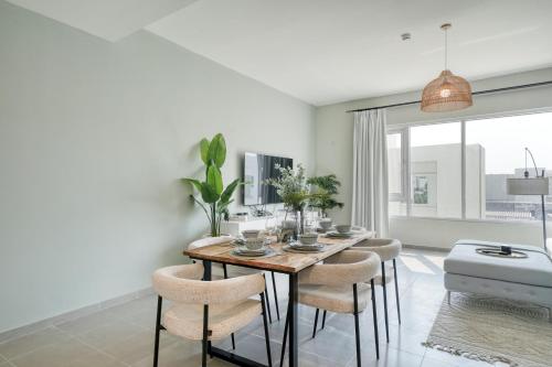 Modern Furnished 2 BHK in Urbana 1 Emaar south by Truebleu Vacation Homes, Dubai (Foto 5)