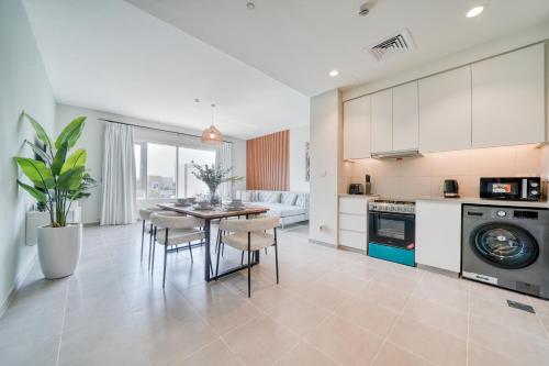 Modern Furnished 2 BHK in Urbana 1 Emaar south by Truebleu Vacation Homes, Dubai (Foto 7)