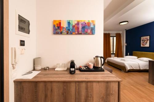 Luxury Suites Athens 2 - Tap to explore photos