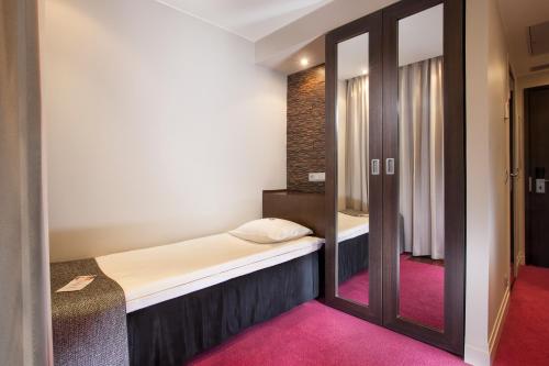Standard Single Room image 6