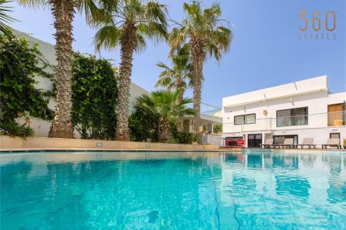 Spacious 4BR Villa with Private pool, parking & BBQ by 360 Estates · Attard