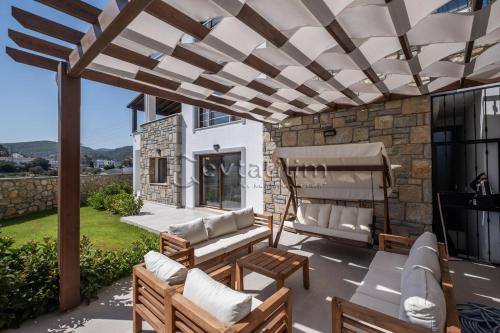 Villa Castle by EvTatilim in Омурка