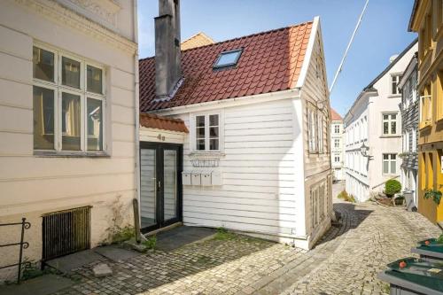 DINBNB Apartments l 50 meters to Bryggen l New 2023 l Sunny backyard DINBNB Apartments l 50 meters to Bryggen l New 2023 l Sunny backyard