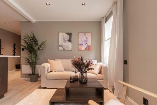 DINBNB Apartments l 50 meters to Bryggen l New 2023 l Sunny backyard DINBNB Apartments l 50 meters to Bryggen l New 2023 l Sunny backyard