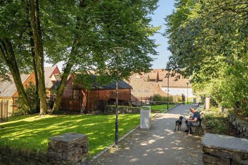 DINBNB Apartments l 50 meters to Bryggen l New 2023 l Sunny backyard DINBNB Apartments l 50 meters to Bryggen l New 2023 l Sunny backyard