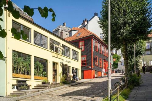 DINBNB Apartments l 50 meters to Bryggen l New 2023 l Sunny backyard DINBNB Apartments l 50 meters to Bryggen l New 2023 l Sunny backyard