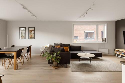 DINBNB APARTMENTS l 15min to C Station l Huge Social Space l Balcony, Oslo (photo 6)