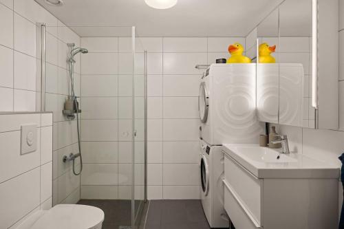 DINBNB APARTMENTS l 15min to C Station l Huge Social Space l Balcony, Oslo (photo 5)