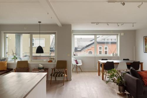 DINBNB APARTMENTS l 15min to C Station l Huge Social Space l Balcony, Oslo (photo 9)