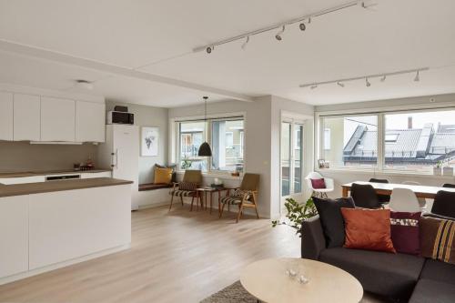 DINBNB APARTMENTS l 15min to C Station l Huge Social Space l Balcony, Oslo (photo 10)