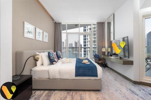 Vogue Vacation Homes, Business Bay Damac Maison Prive near Burj Khalifa and Dubai Mall, Studio Apartment with Balcony, Canal and City View, Access to all Amenities, Dubai (Foto 8)