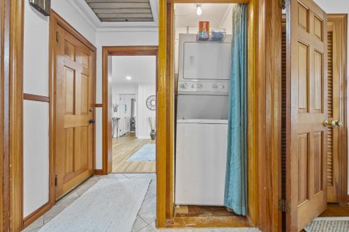 Serene Large Backyard with Patio in Northlake