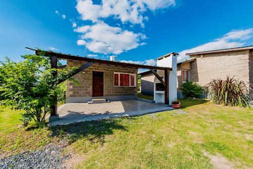 2 bedrooms, 7 beds