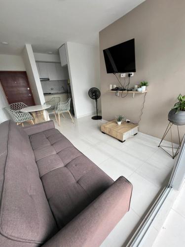 Amazing 22 floor apt w roof pool