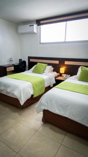 Twin Room image 10