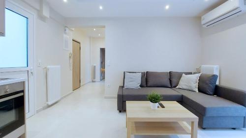 A modern and bright apartment in Kolonaki, Atene