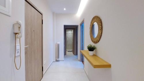 A modern and bright apartment in Kolonaki - image 7