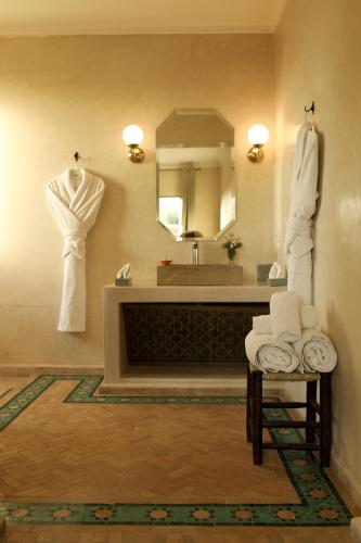 Deluxe Suite image 8