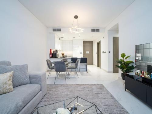 Luxury Lagoon-Side Living 1-Bed in District One, Дубай (фото 6)