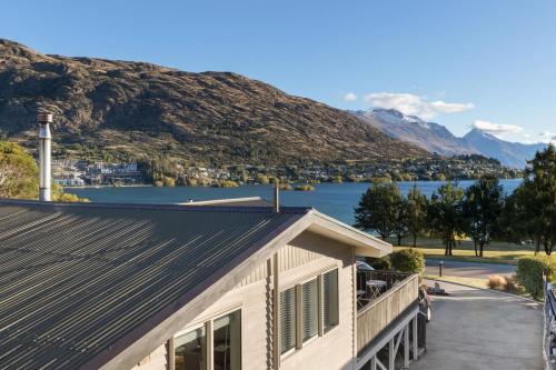 Roomy 2 bedroom property - image 3