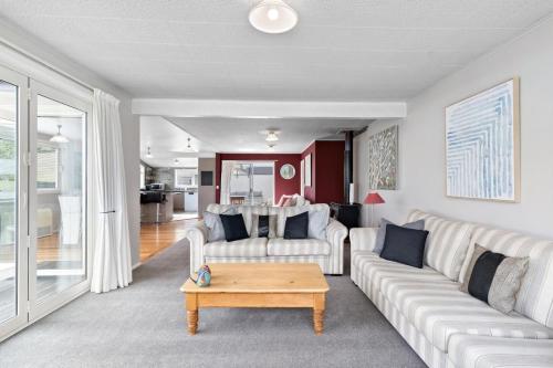Roomy 2 bedroom property - image 14