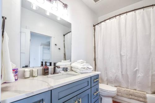 Cozy Retreat With Breath Taking Views 303 detail