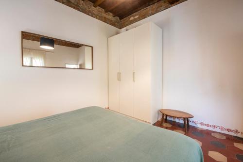 One-Bedroom Apartment image 10