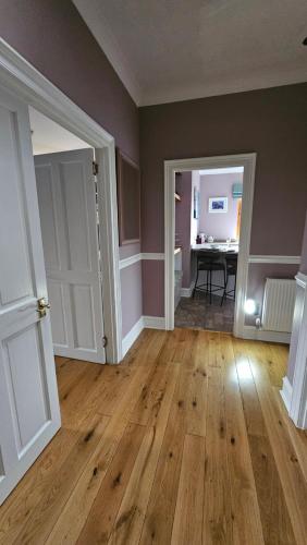 Beautiful self contained apartment with garden near Burrell Collection