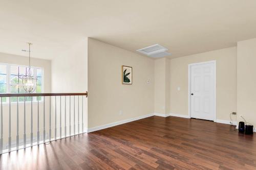 Cozy 4-bed, 2-bath Spacious Family Home