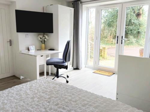 Peaceful Place, Free Parking & Private Entrance, Bournemouth
