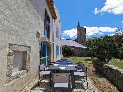 Grand gîte de groupe le Val d'Allier confortable 15 personnes Saint-Haon gîte à louer Simonet