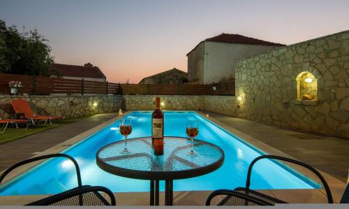 Skandalis Apartments with pool - Χωραφάκια