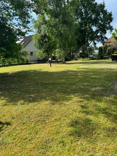 FC-Apartmenthaus Falkensee mit großem Garten und PKW Stellflächen (FC-Apartmenthaus Falkensee mit großem Garten und PKW Stellflachen) in Falkensee
