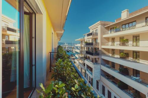 644300643 Regent Porto Montenegro