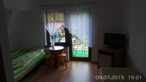 1 twin bed, 1 sofa bed