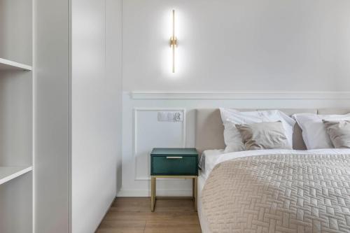 Nowoczesny apartament z balkonem i widokiem na miasto