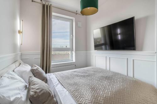Nowoczesny apartament z balkonem i widokiem na miasto