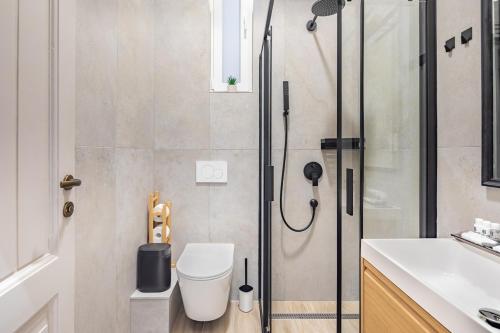 Central Elegance - image 12