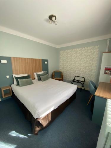 Superior Double Room image 9
